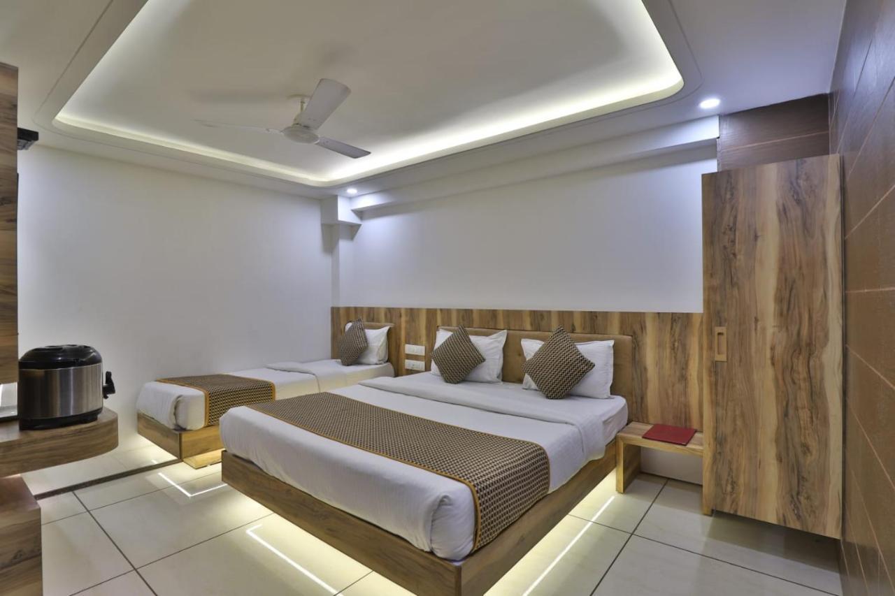 Hotel Pearl Vadodara Exterior photo