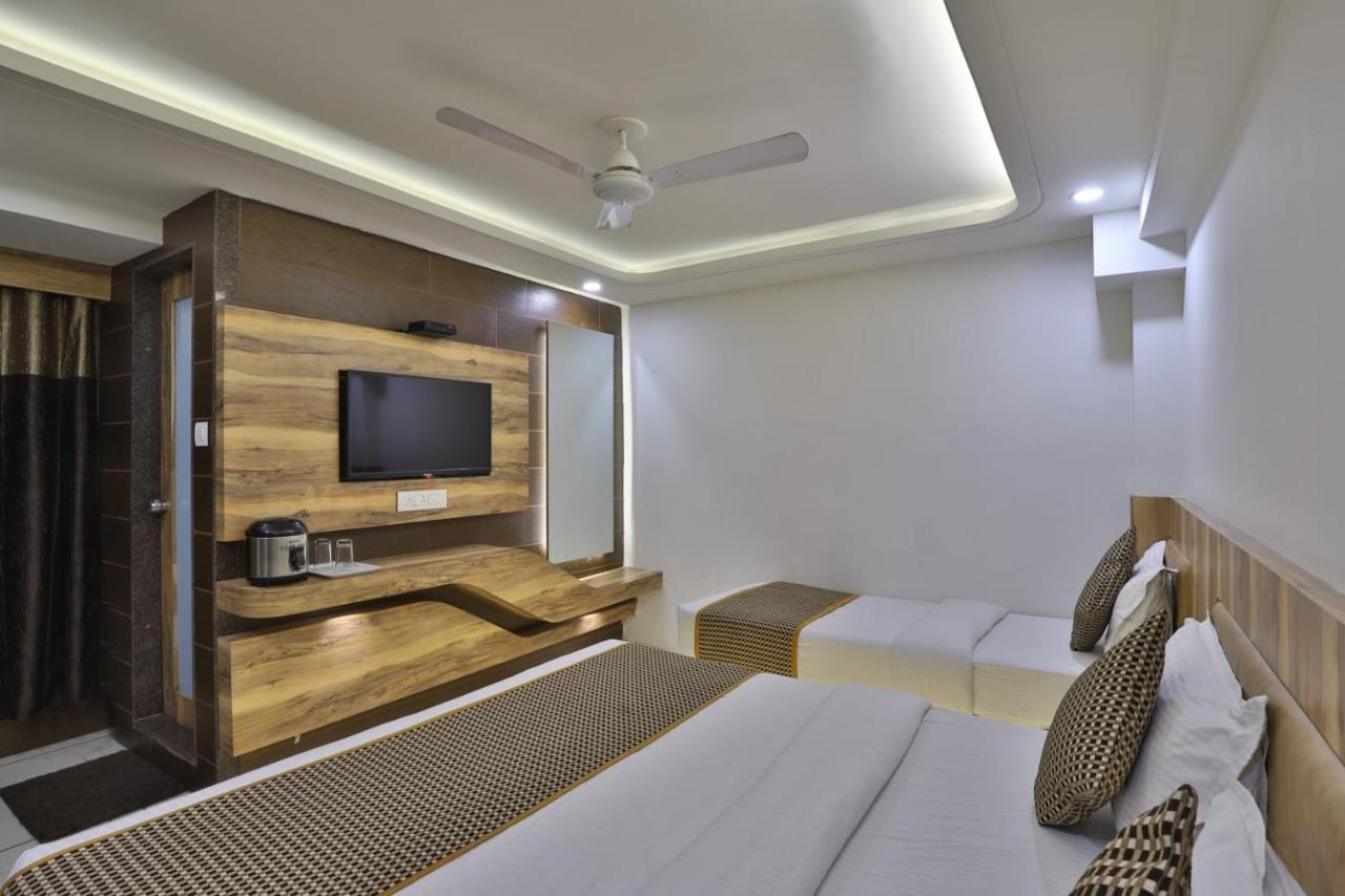 Hotel Pearl Vadodara Exterior photo