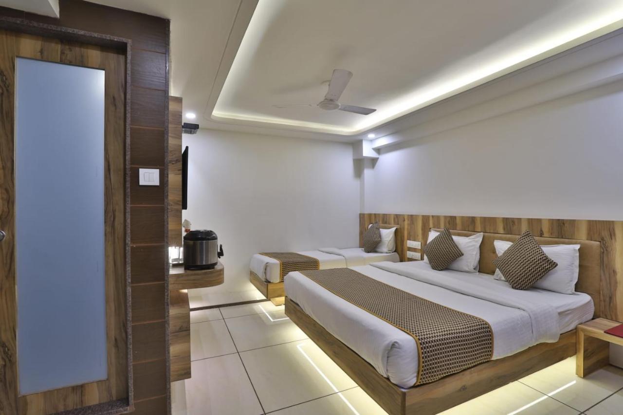 Hotel Pearl Vadodara Exterior photo