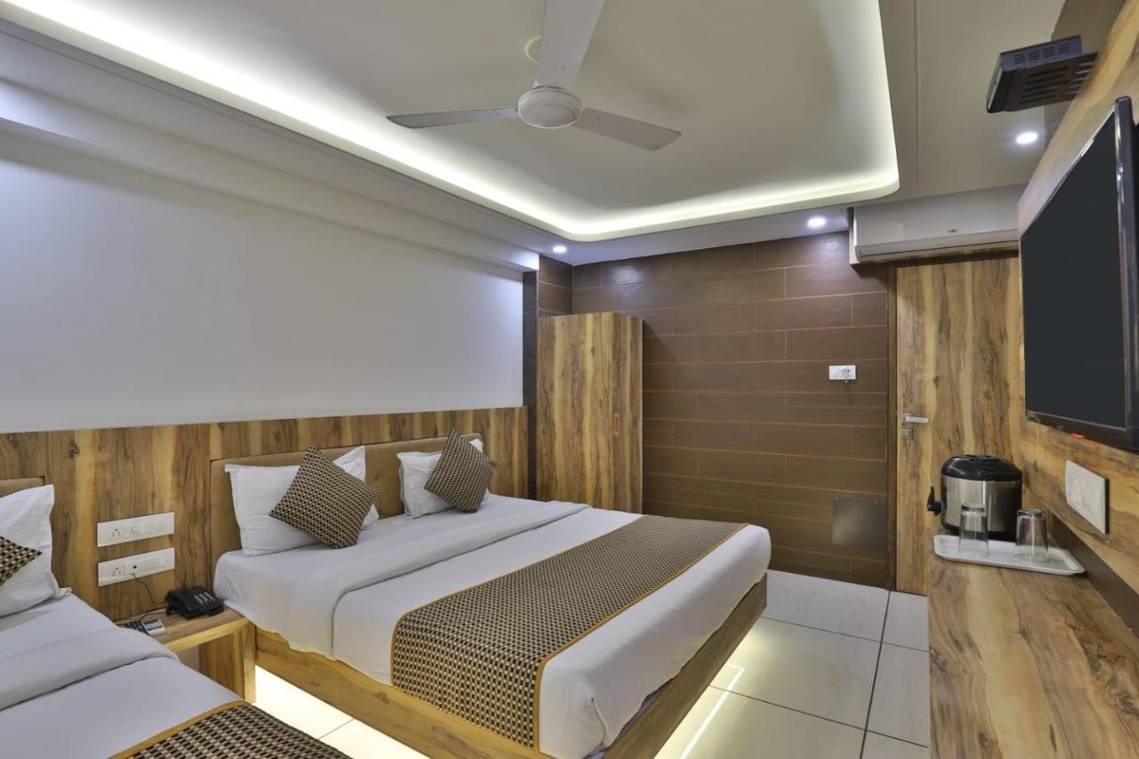 Hotel Pearl Vadodara Exterior photo