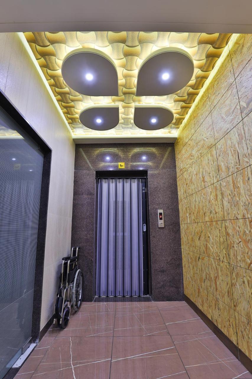 Hotel Pearl Vadodara Exterior photo