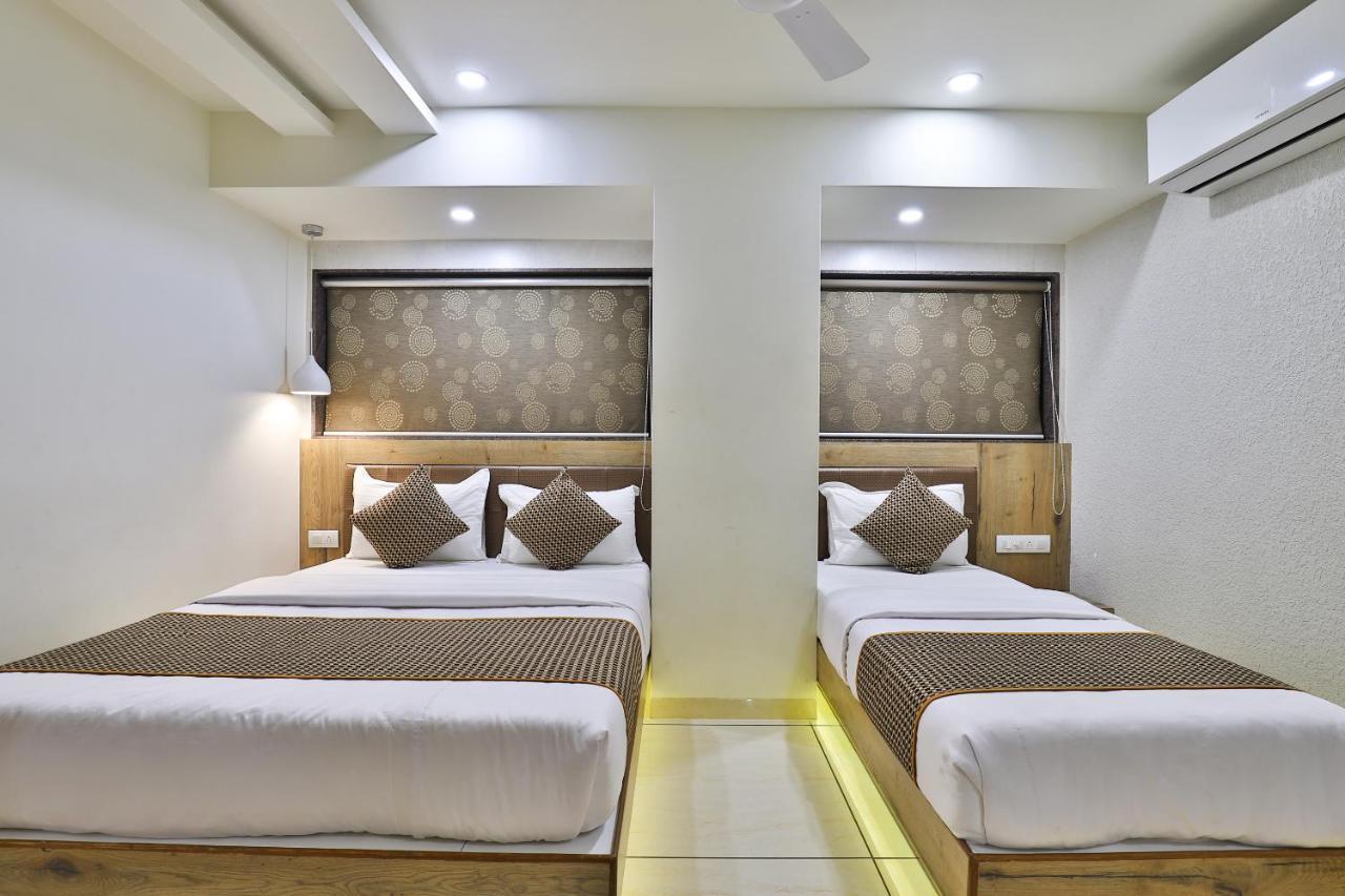 Hotel Pearl Vadodara Exterior photo
