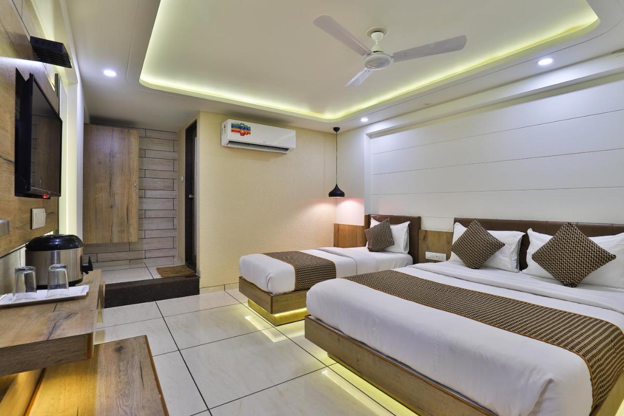 Hotel Pearl Vadodara Exterior photo