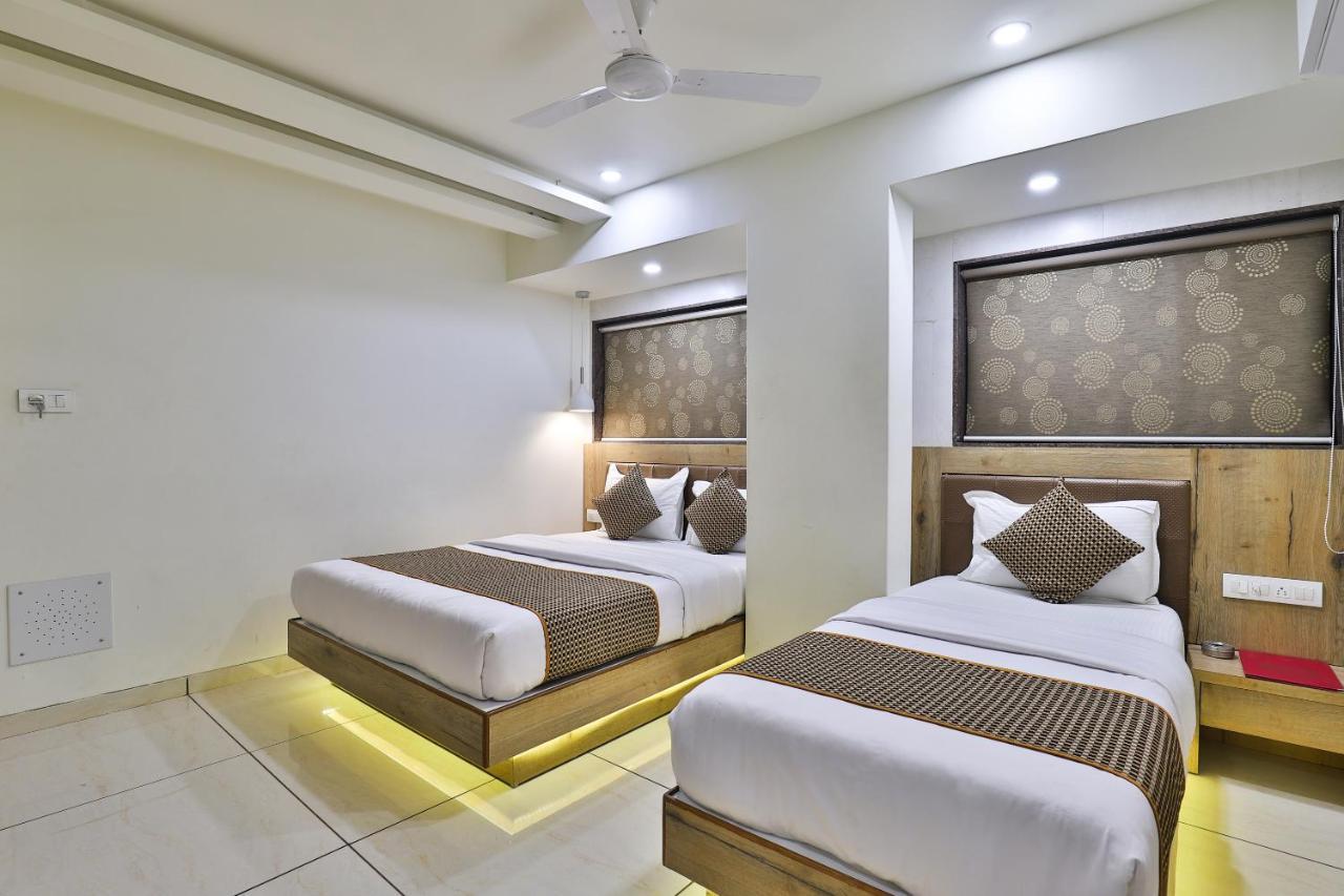 Hotel Pearl Vadodara Exterior photo