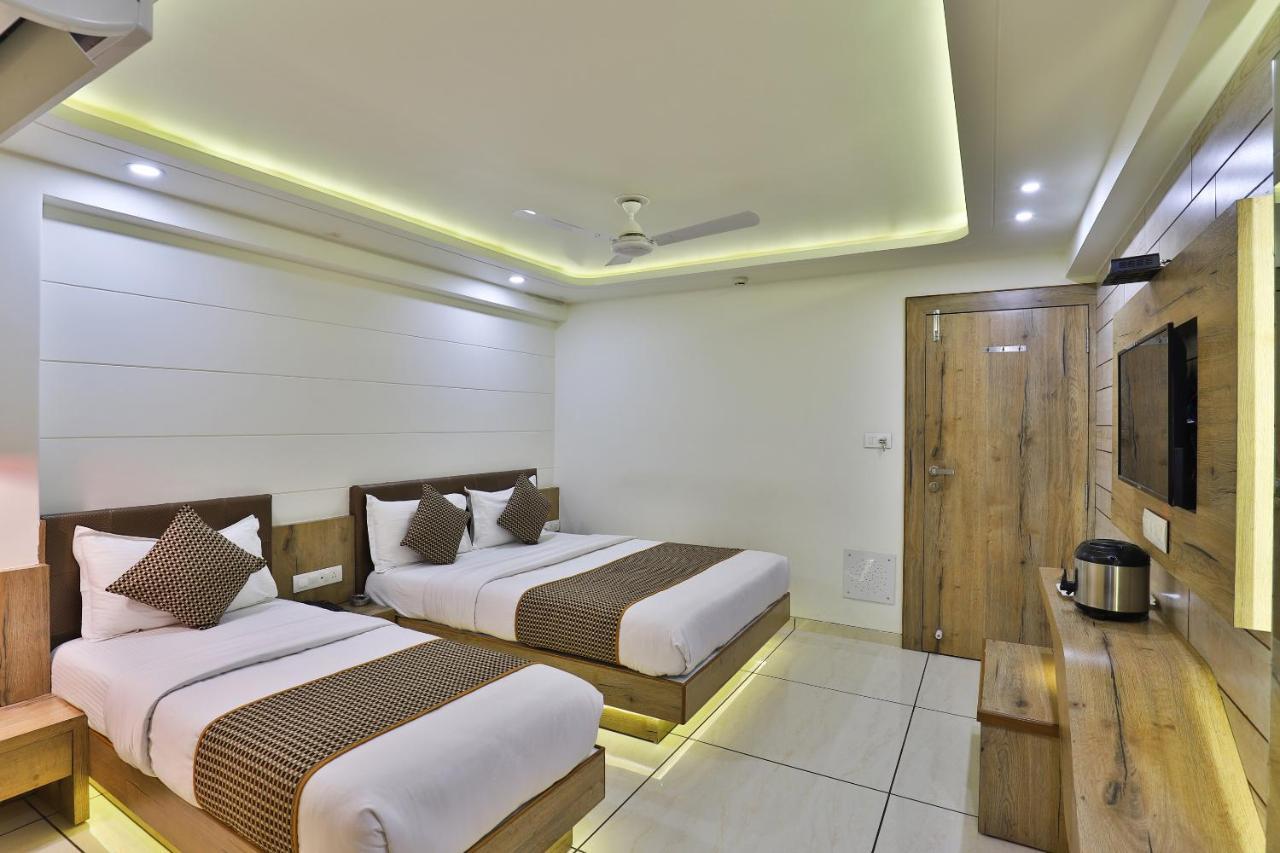Hotel Pearl Vadodara Exterior photo