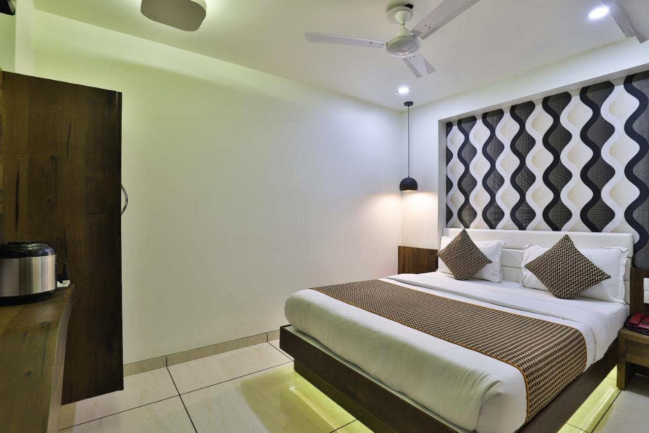 Hotel Pearl Vadodara Exterior photo
