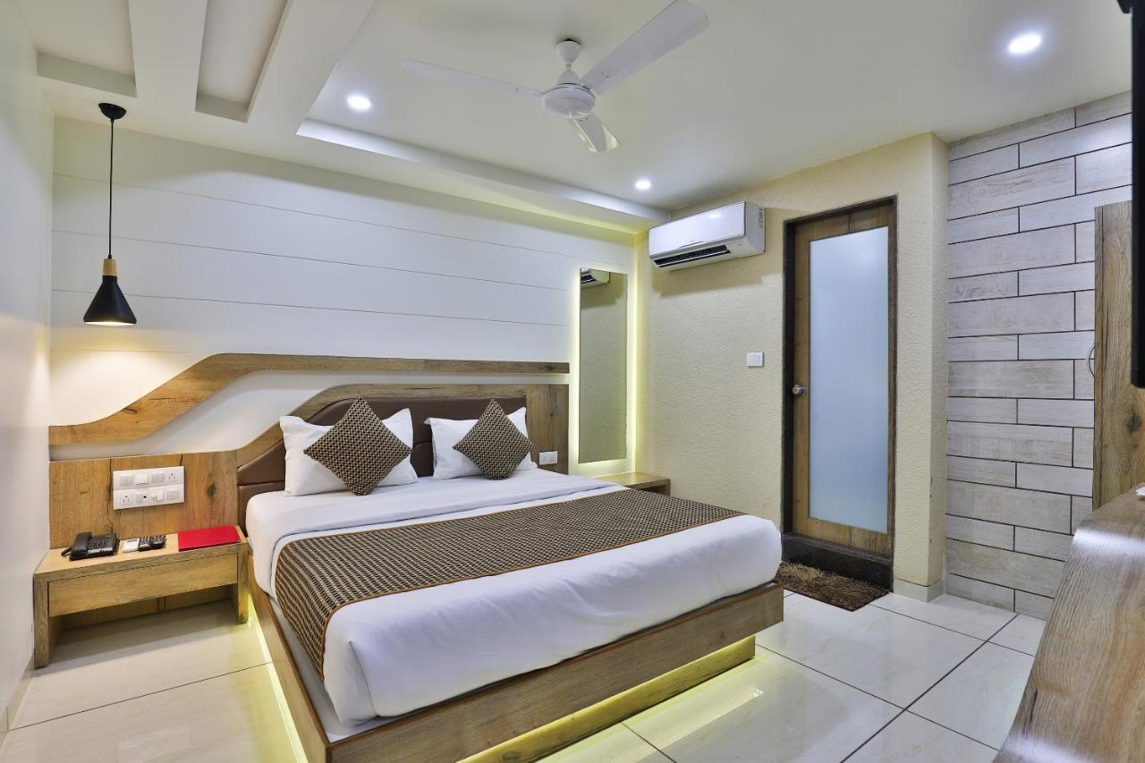 Hotel Pearl Vadodara Exterior photo