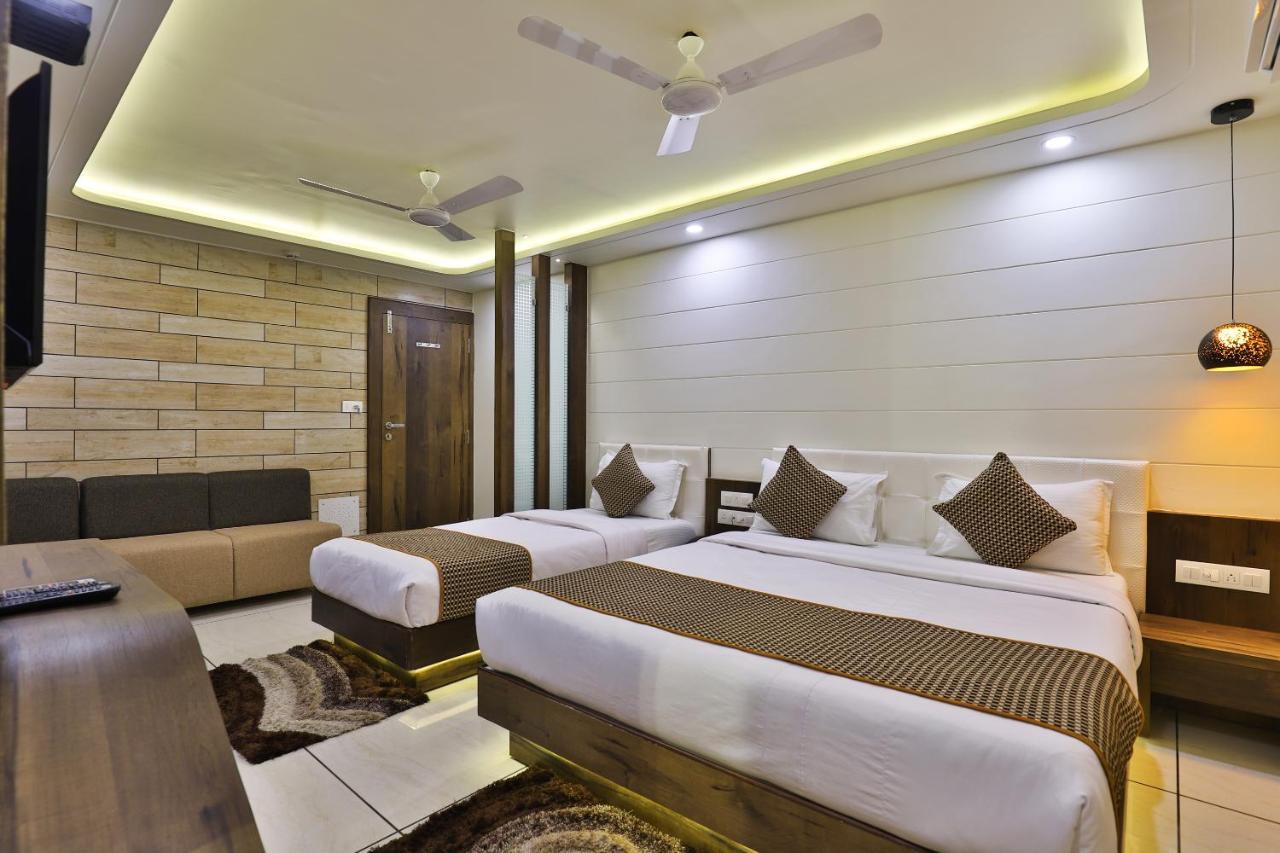 Hotel Pearl Vadodara Exterior photo