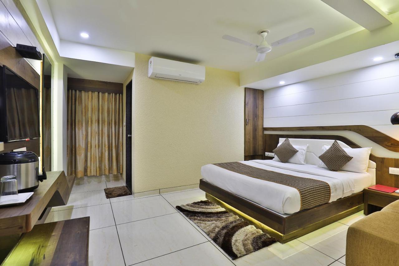 Hotel Pearl Vadodara Exterior photo