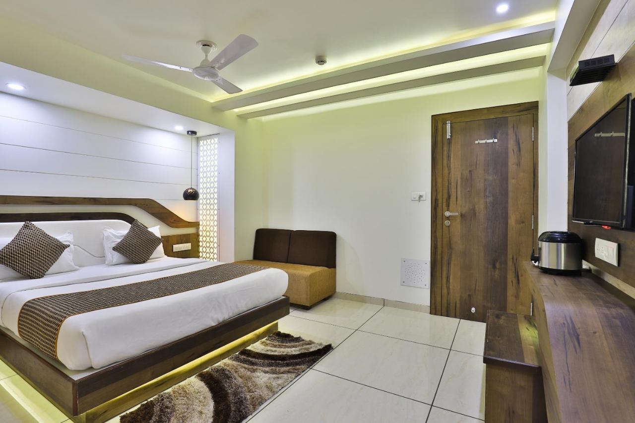 Hotel Pearl Vadodara Exterior photo