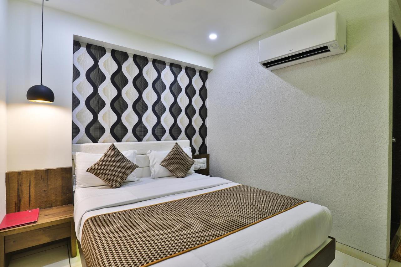 Hotel Pearl Vadodara Exterior photo