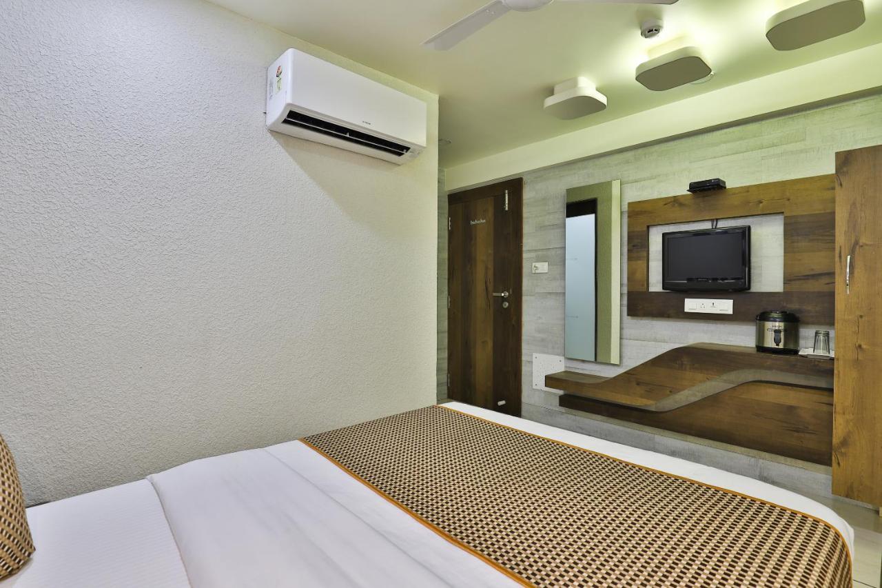 Hotel Pearl Vadodara Exterior photo
