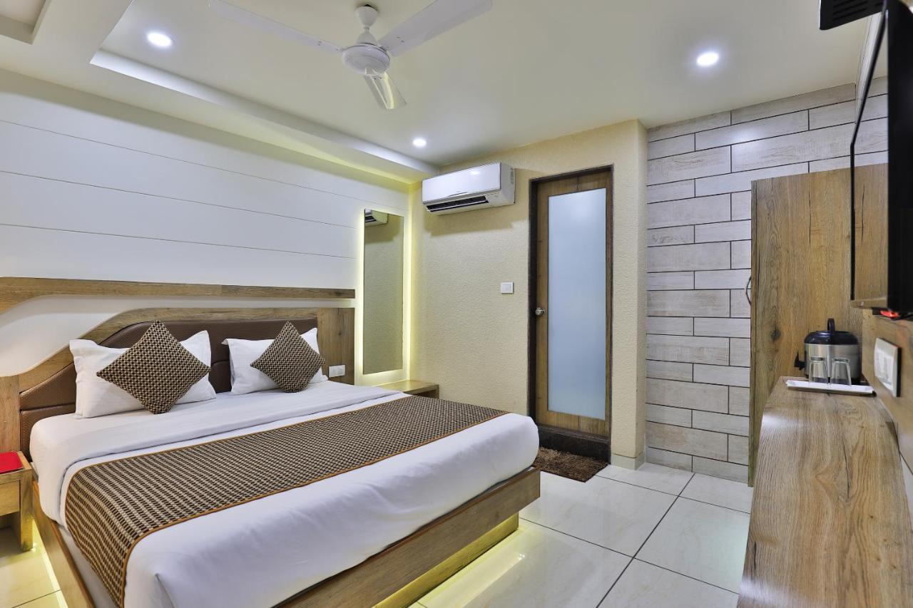 Hotel Pearl Vadodara Exterior photo