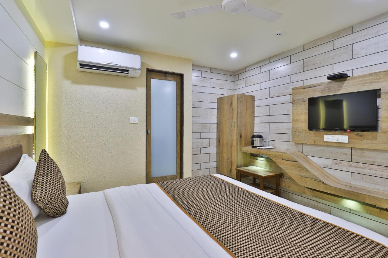Hotel Pearl Vadodara Exterior photo