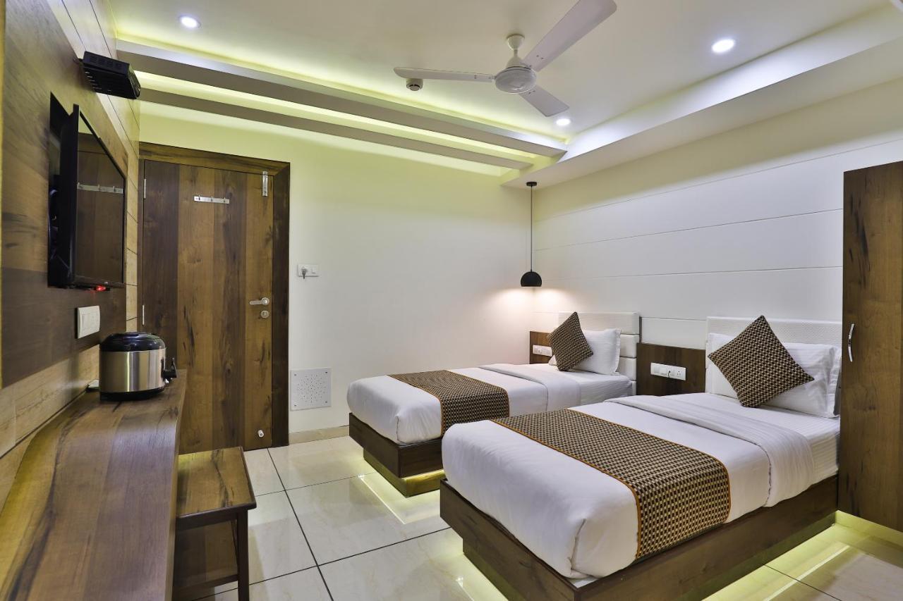 Hotel Pearl Vadodara Exterior photo