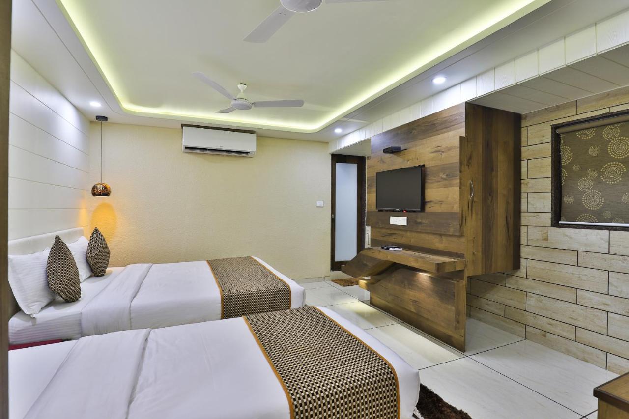 Hotel Pearl Vadodara Exterior photo